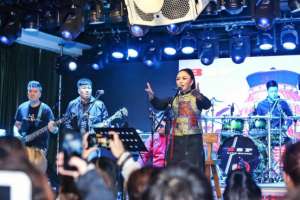 不伦舞台(青格·苍狼白鹿音乐之夜——冬日里的一团火)