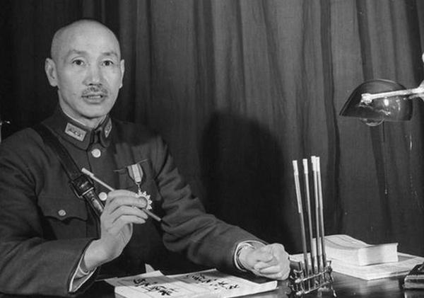 蒋介石唯一抱过的曾孙，长相神似曾爷爷，参观黄埔军校感慨万分