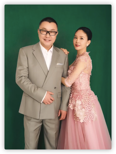 尹相杰妻子庆结婚一周年,公开唯美婚纱照,连换4套礼服身姿婀娜