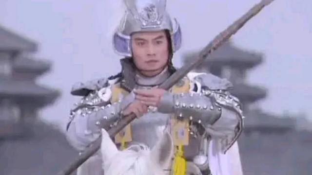 《驻站》惊险瞬间:常胜独力拯救全车乘客