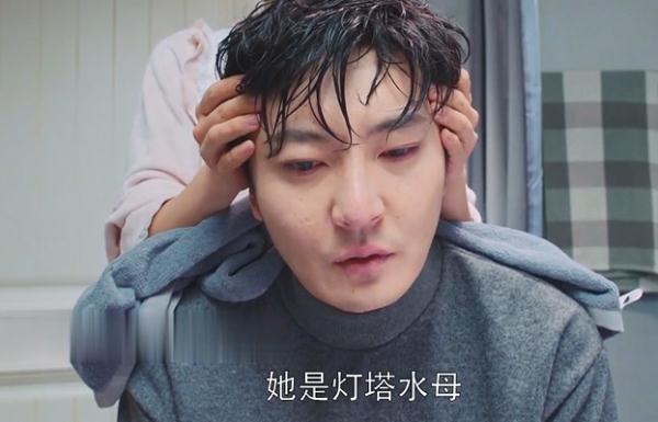 《都挺好》苏明成出狱后精神失常,虐待苏大强,父子俩报应来了