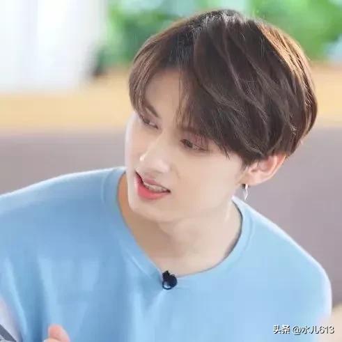 文俊辉2025大事件：拍戏、穿搭、翻唱都在热搜！