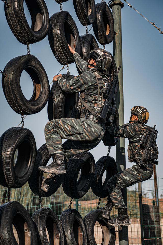 超燃!武警特战队员们的极限训练,果然威武霸气