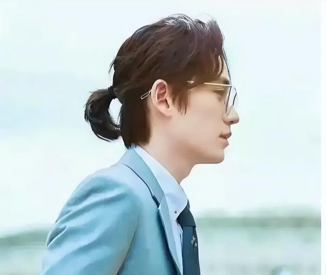 娱乐圈5个扎男”，别人留胡子邋遢，他们满脸胡碴反而更有味道