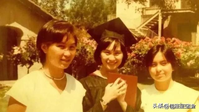 何超琼年轻时的20张照片,身材比例好好,难怪她一直仰着下巴拍照