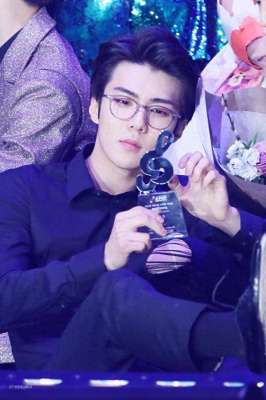 吴世勋年龄(吴世勋从不用蓝牙耳机，因他不用“助听器”，26岁性格却像大爷)