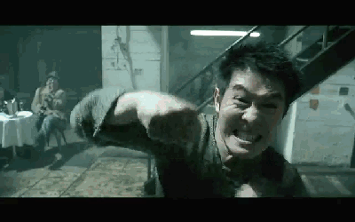 李连杰零片酬拍《狼犬丹尼》，因一张海报涉嫌辱华，内地无法公映