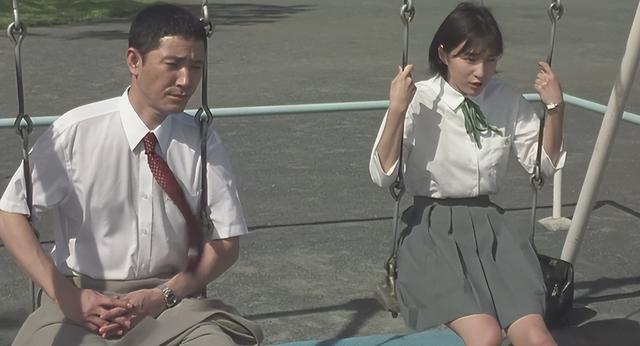 东野圭吾《秘密》:妻子魂穿女儿身体,伦理错乱下的赤裸人性