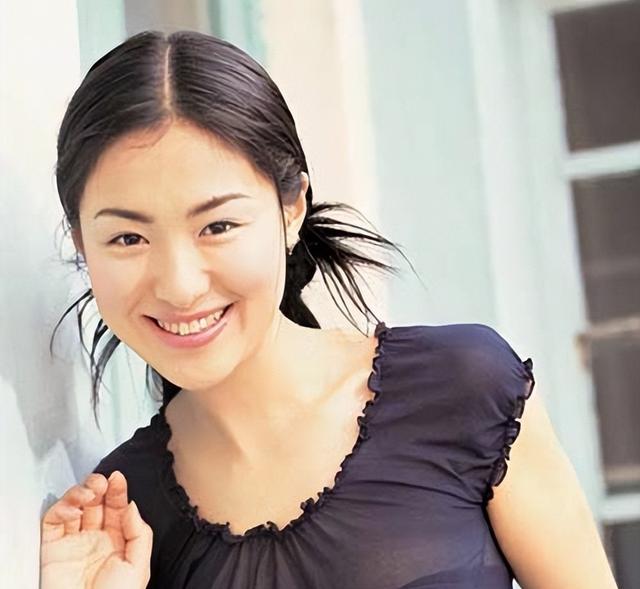 曾经把李保田迷得神魂颠倒, 张国立也难掩喜爱, 如今的她却判若两人