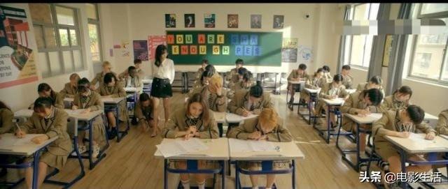 蹭周星驰热度？《新逃学威龙》卖情怀毁经典，一分都嫌高的烂片