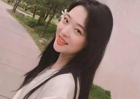 “蜜桃少女”崔雪莉：因“尺度片”和恋情遭群嘲，仅25岁走上绝路