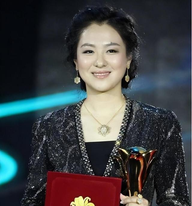 曾经把李保田迷得神魂颠倒, 张国立也难掩喜爱, 如今的她却判若两人