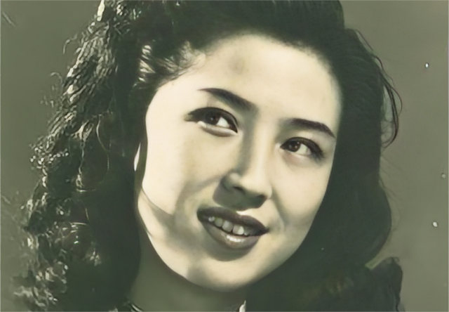 1936年,让日本人闻风丧胆的斧头帮帮主,却被结义兄弟设计杀害