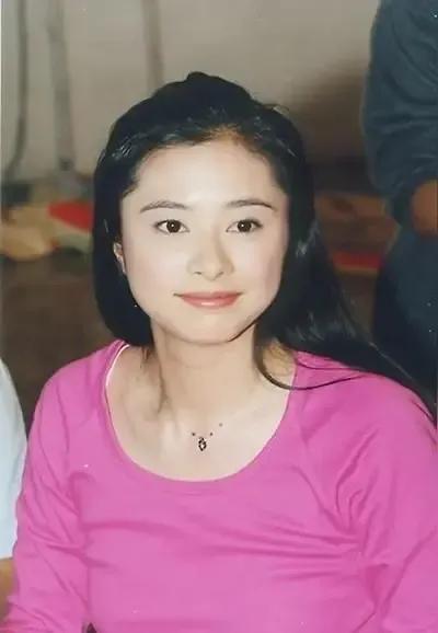 何美钿:从体操女孩到TVB当红花旦的传奇蜕变
