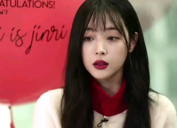 “蜜桃少女”崔雪莉：因“尺度片”和恋情遭群嘲，仅25岁走上绝路