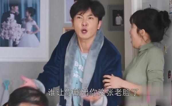 《都挺好》苏明成出狱后精神失常,虐待苏大强,父子俩报应来了