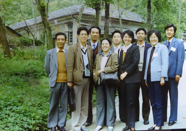 三个女儿轮流赡养母亲，最后母亲选择二女儿，原因竟是因一碗面！