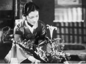 滨崎真绪在线播放(昭和倩影：为什么日本的女演员比男演员更优秀？因为她们投入了全部生命练习表演)