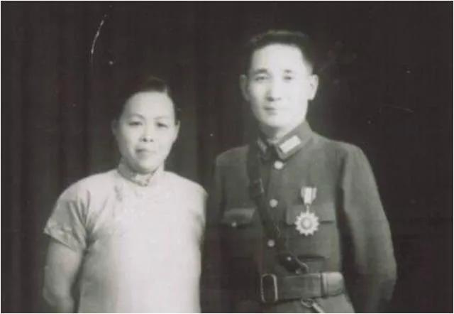 张自忠之孙张纪祖、张治中之孙张皓霆相聚时，一张珍贵的合影