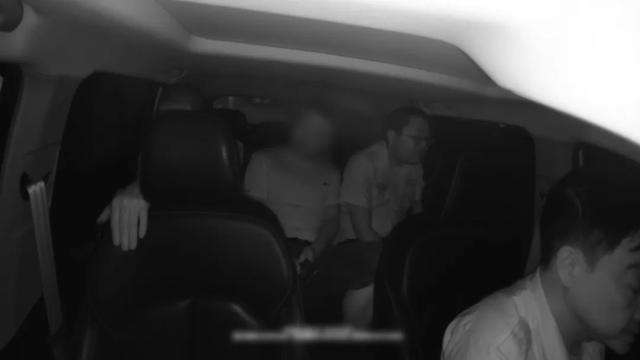 男子报警称“四五个人在家要强奸他老婆”，警方到现场却发现他老婆正在卖烧烤