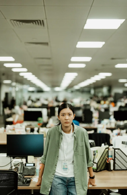 《白日之下》:写实题材与反高潮结局的叩问