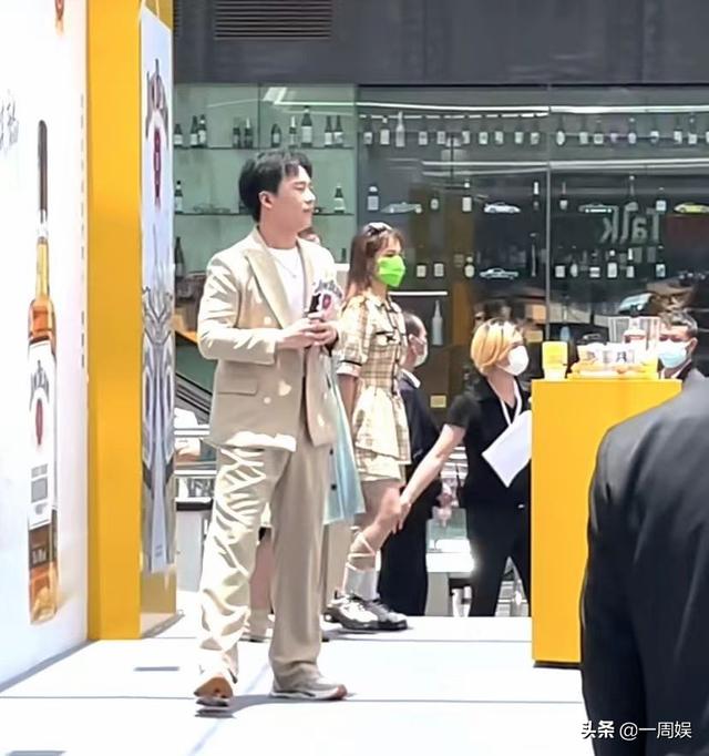 26岁郭麒麟生图曝光,打扮成熟身材圆润,网友:只有165吗?