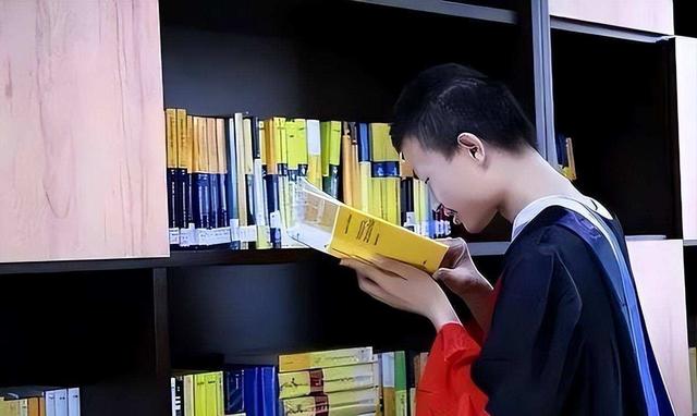 数学天才韦神1人战败6名博士，到底是真是假？官方回答惹众议