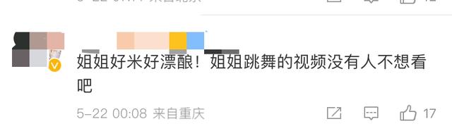 37岁朱珠开敞篷车晒美照,半拉衣袖露出香肩,手上鸽子蛋钻戒真抢眼