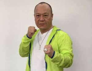雷宇扬(香港四大奸角罕见同框，吴志雄越老越面善，雷宇扬娶小21岁娇妻)