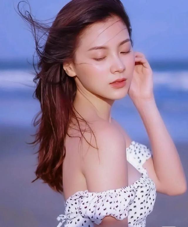 小水平采娜的性感写真