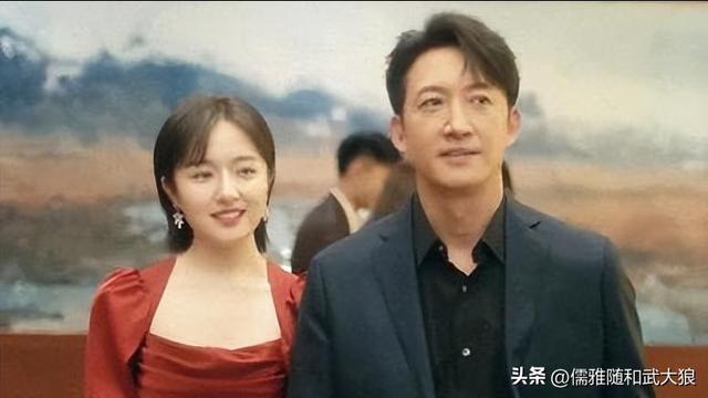 王阳一家三口逛街,高斯脸上皱纹明显,全职带娃状态不如老公年轻