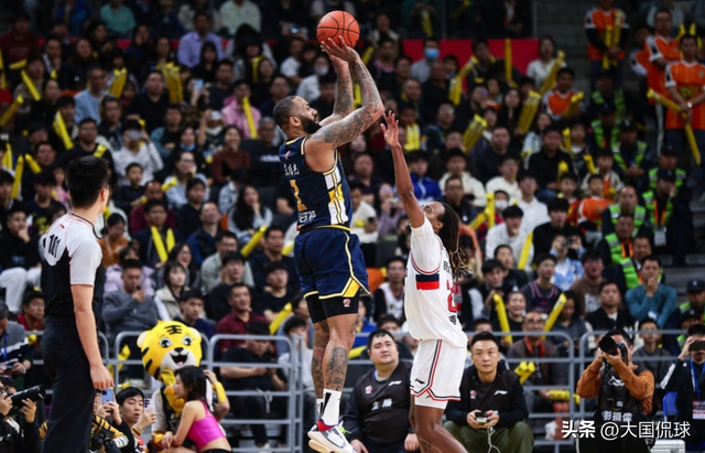 广东双杀广州收官！曝朱芳雨考虑引入NBA级摇摆人，杜锋总结表态