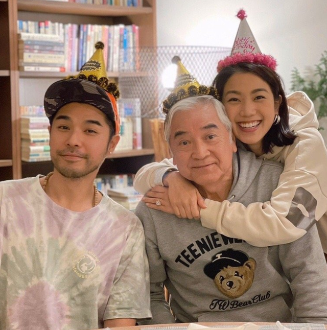 秦沛一家三口罕同框,76岁满头白发精神好,与日本妻子已分离2年