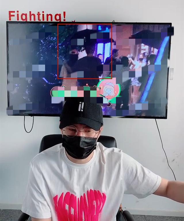 周扬青疑曝新恋情,与男子雨中依偎,对方开800万豪车不输罗志祥