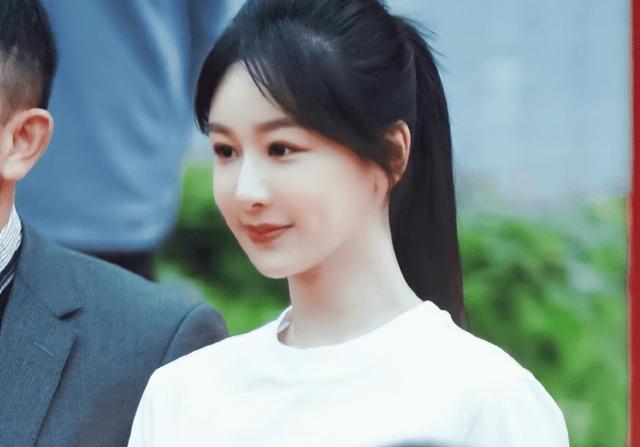 一线女星被曝怀孕!迪丽热巴杨紫引怀疑,两人都工作变少穿着宽松