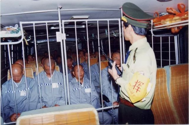 1997年白宝山被判死刑,情妇谢宗芬获刑12年,出狱后选择再赴新疆