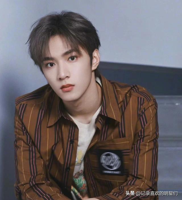 时代少年团里的刘耀文阳光帅气迷人十足哦！