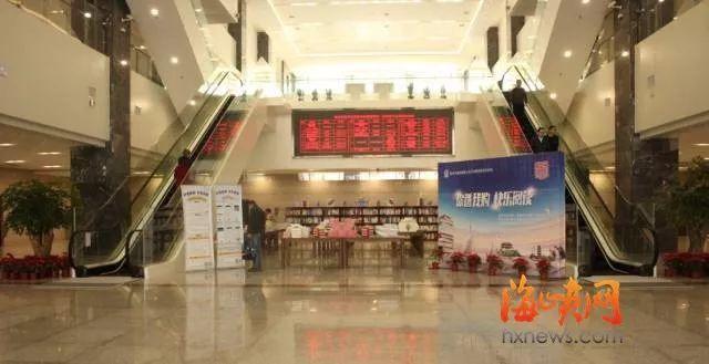 福州最牛图书馆首日体验来了！看电影 玩VR 看最美江景！办卡 借书 还书 存包 真实内景一网打尽！