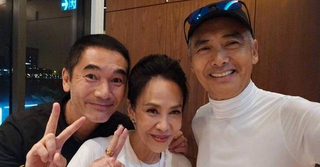 周润发身价229亿,姐姐睡公园不管,其姐曝给兄弟姐妹都买房