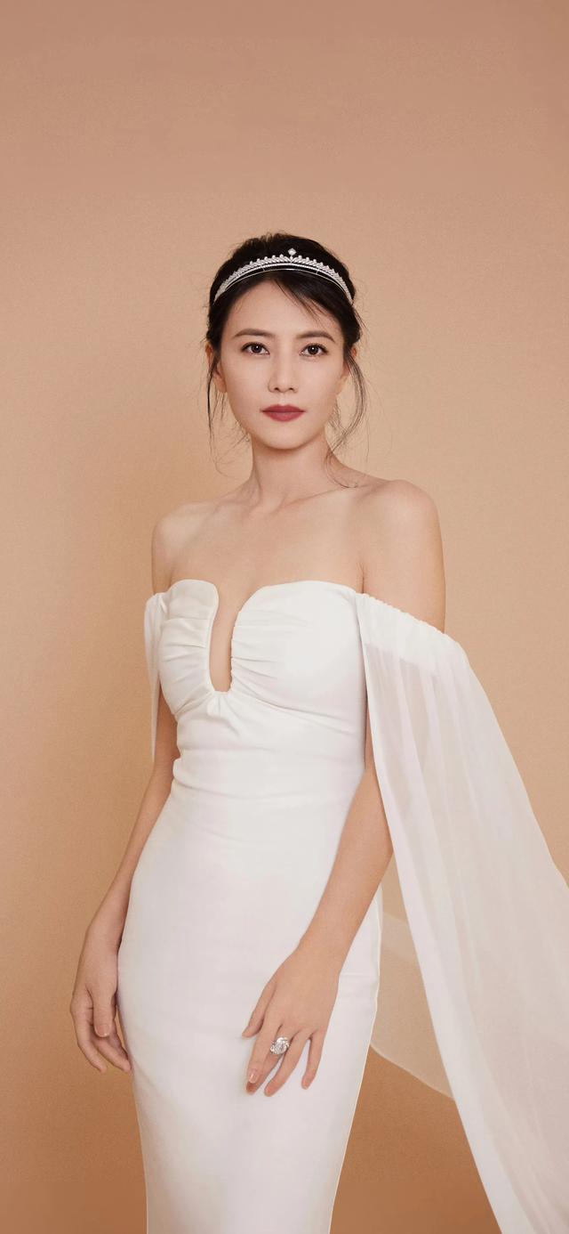 俺的女神高圆圆高清无水印性感壁纸美图大放送