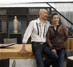 他被誉为“风月片”教父,拦截训练中的女兵,直言:我们结婚吧