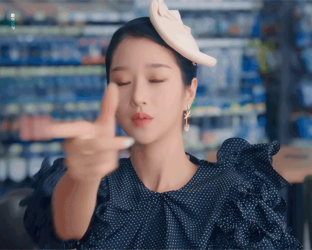 韩剧史上又多一“魔女”！金秀贤新剧女主火了，种草耳环包包墨镜