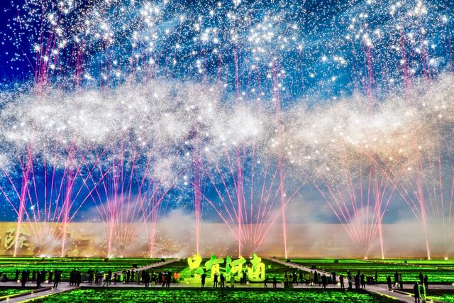 烟花与戏剧交织 只有河南·戏剧幻城成春节文化新地标