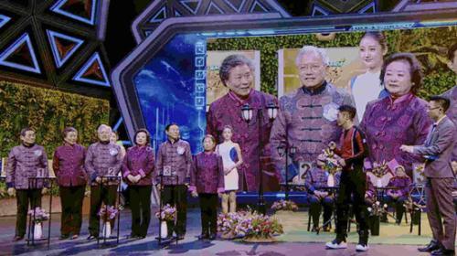 15对金婚夫妻亮相《挑战不可能之加油中国》分享婚姻心得