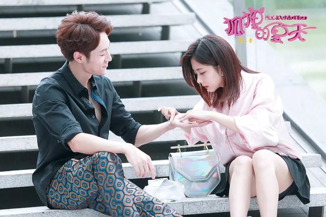 《狐狸的夏天》:顾家两帅哥追求谭松韵,为何她选无继承权的养子