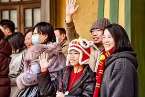 河南戏剧(烟花与戏剧交织 只有河南·戏剧幻城成春节文化新地标)