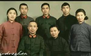 袁振威(60年代，粟裕和袁国平儿子袁振威，一张罕见合影，看起来亲如一家)