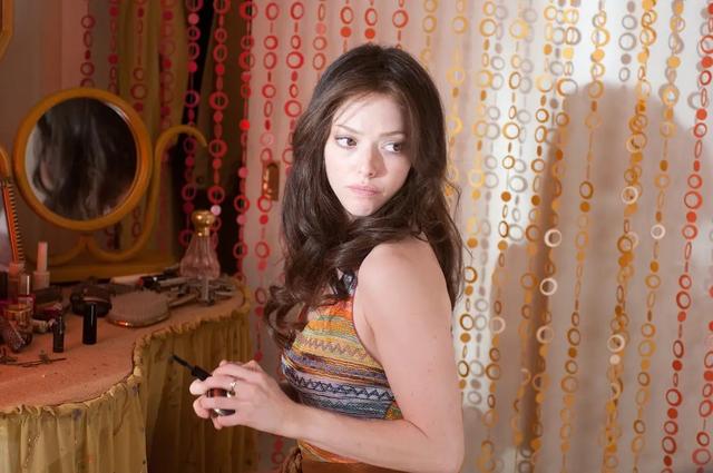 电影《拉芙蕾丝》中的阿曼达让人想轻抚她的脸庞