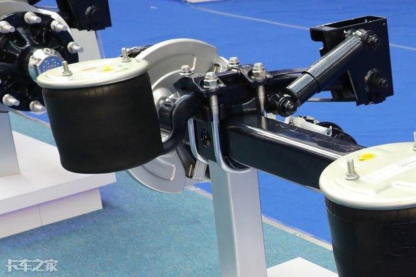 单轴只有460公斤，可靠性还很高，BPW这款车桥真不错