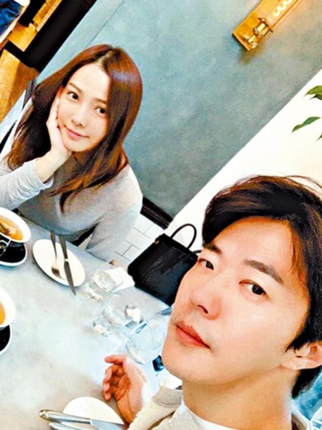 Rain秀恩爱“每天亲吻老婆金泰希”,却被瘦得凹陷的脸抢镜